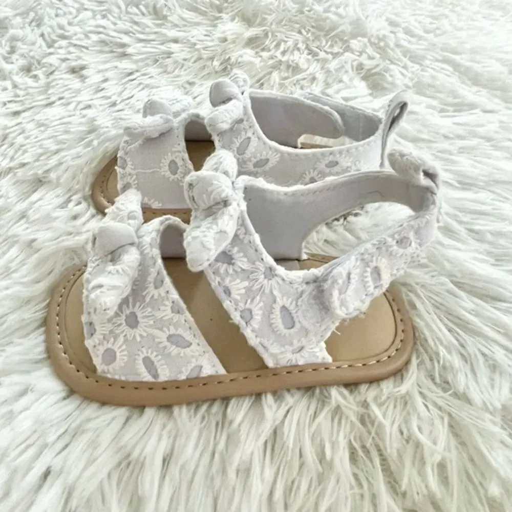 OshKosh B'gosh White Eyelet Lace Knot Baby Girl Sandals Size 1‎ (0-3 months)